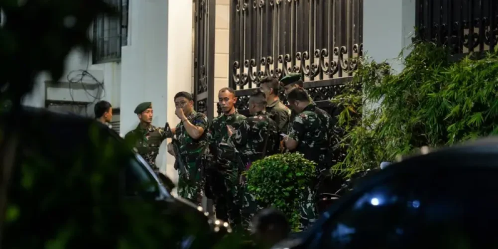 Suasana di depan kediaman Jaksa Agung Tindak Pidana Khusus Kejaksaan Agung, Febrie Adriansyah, di Kebayoran Baru, Jakarta, Rabu (08/07) | Antara Foto: Putra M.Akbar