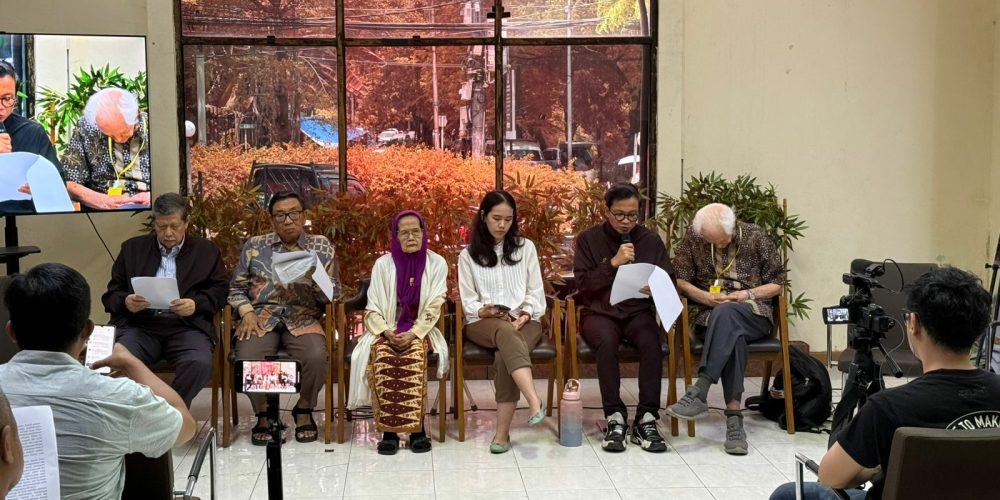 Konpers soeharto bukan pahlawan